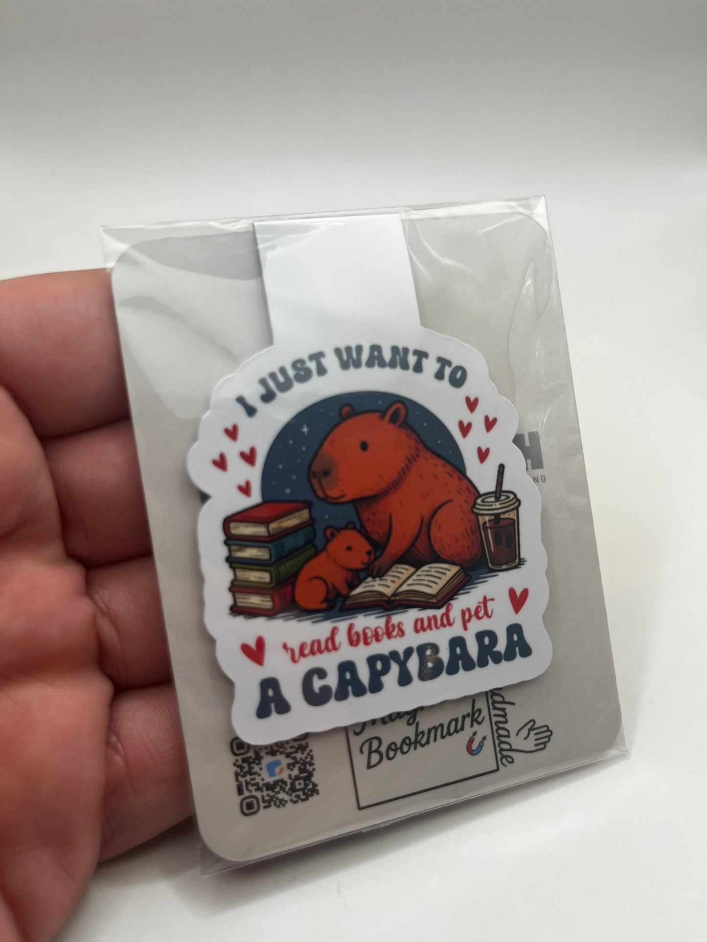 Magnetic Bookmark - Capybara reading book