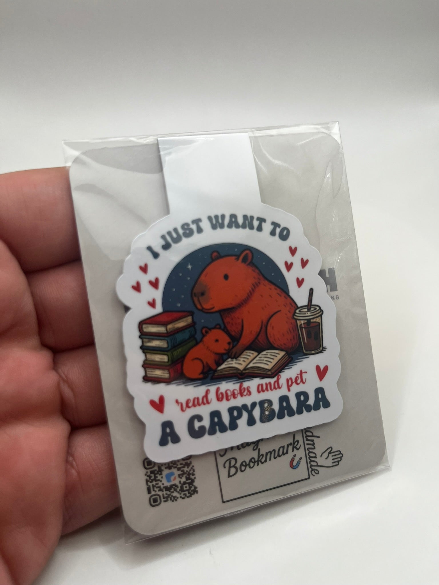 Magnetic Bookmark - Capybara reading book