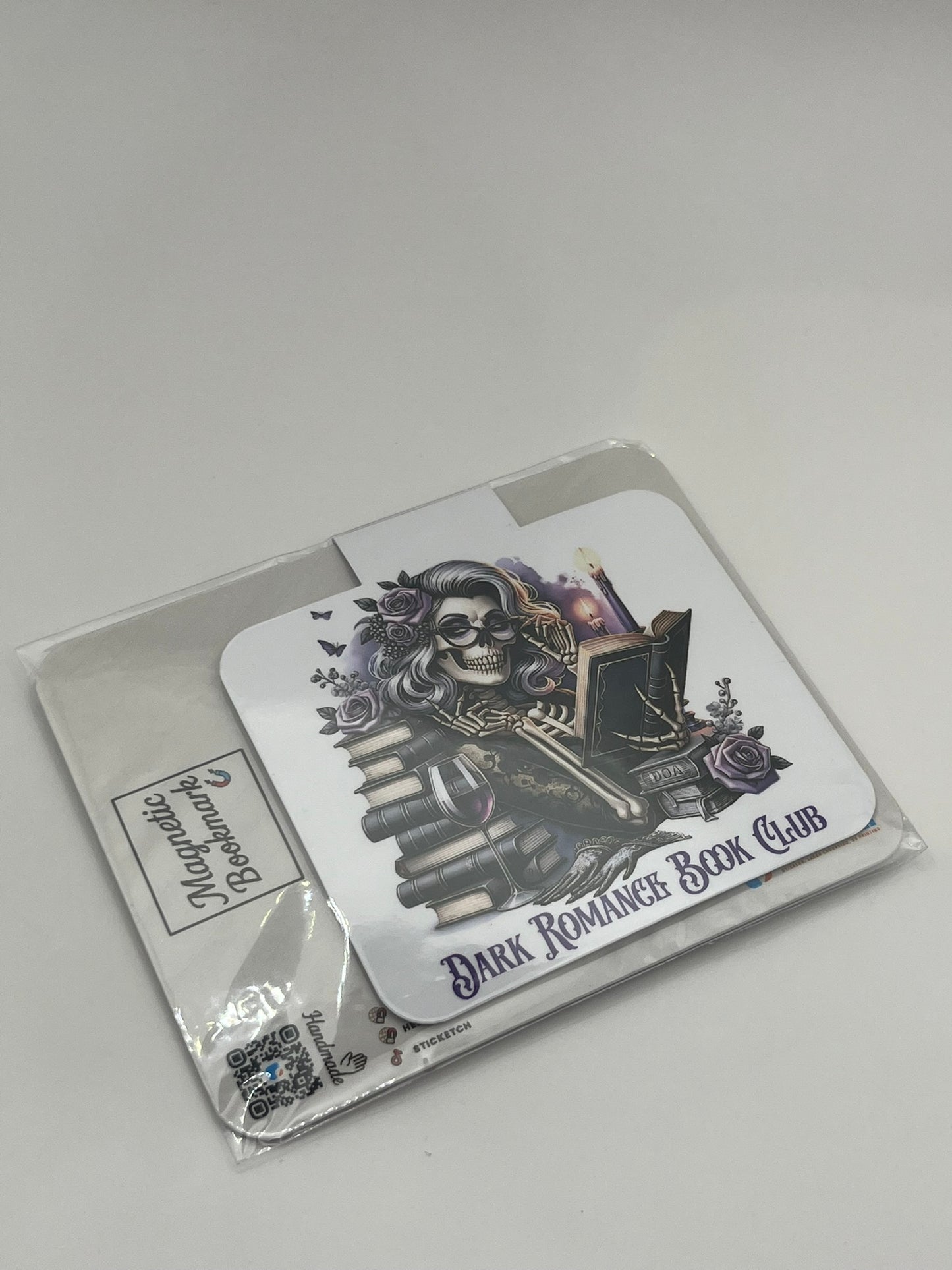 “Dark Romance Book Club” Magnetic Bookmark – Gothic Aesthetic Edition