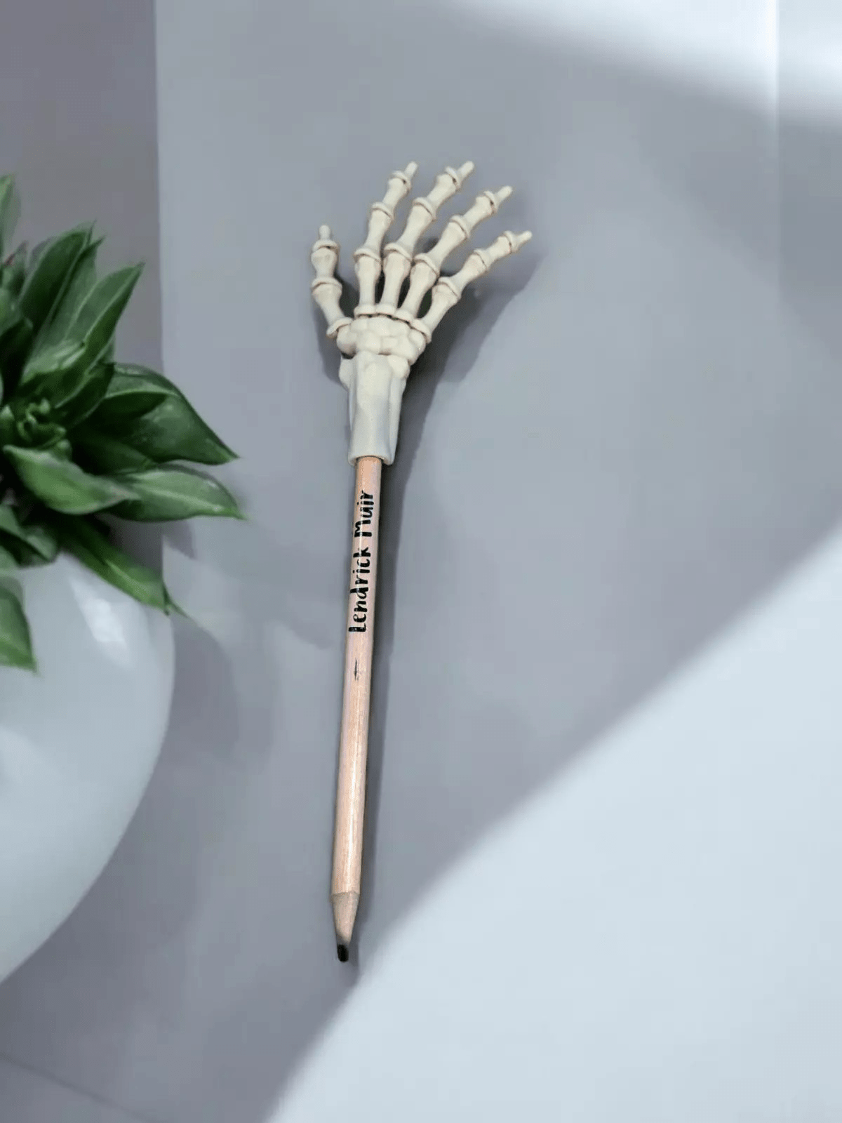 Skeleton Hand Pen Topper - Innov8Print3D